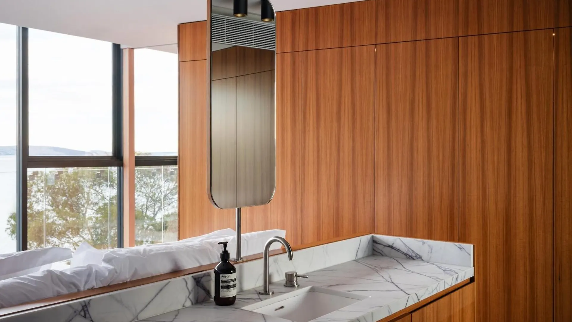 Appartamento 'Hobart' - Waterfront Penthouse With Private Heated Pool